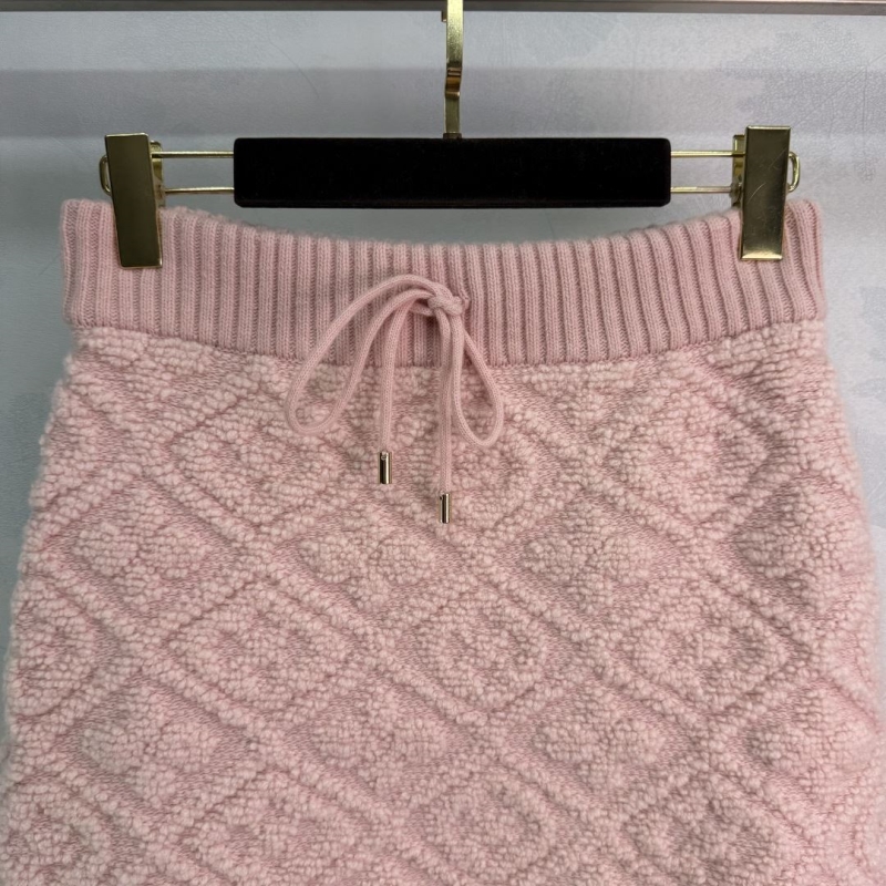 l0vis Vvtt0n sweaters